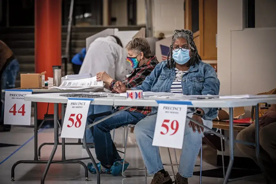 Photo by Phil Roeder. Licensed under a Creative Commons Attribution 2.0 Generic (CC BY 2.0) license poll volunteers