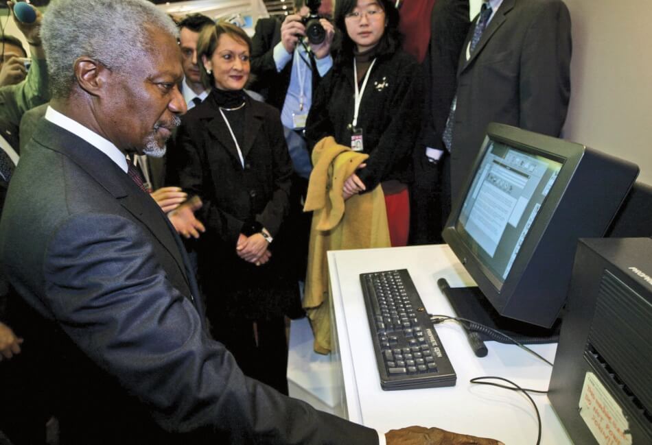 In 2003, then UN Secretary General Kofi Annan sends the first message from a CERN server to students participating in the UN-sponsored World Summit on the Information Society in Geneva. © Jean-Philippe Ksiazek/Getty Images.