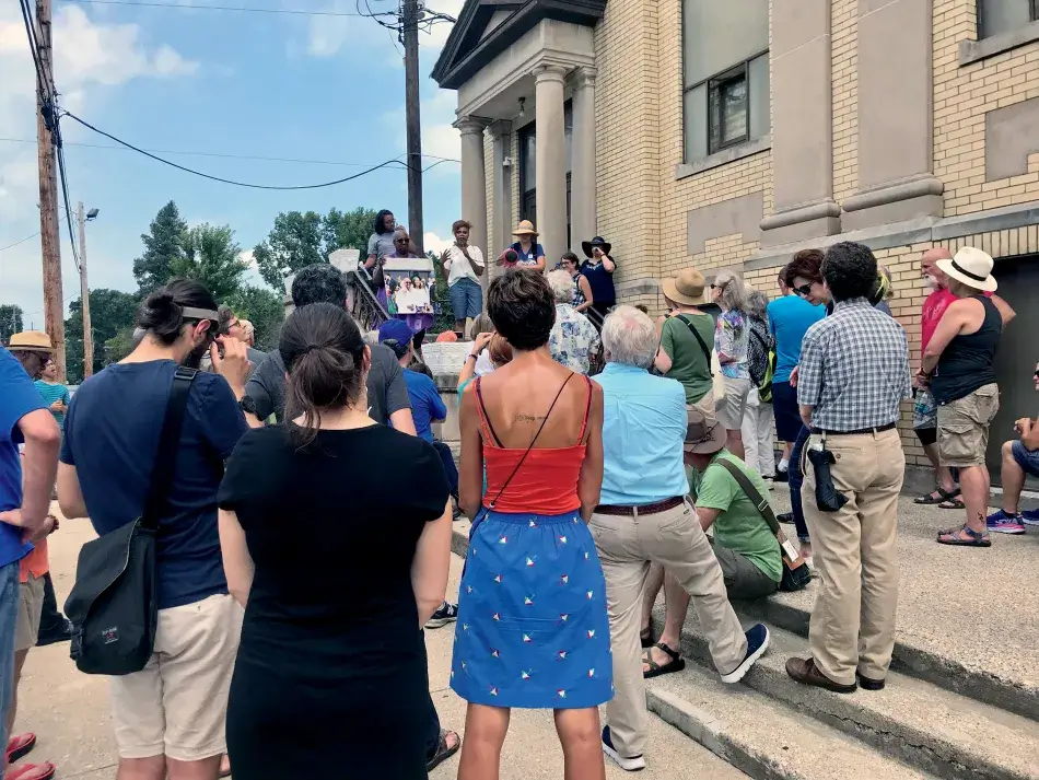 Vanessa Grossl After the removal of two Confederate statues from the Cheapside town square in Lexington, KY, in 2018, the Blue Grass Community Foundation, the Knight Foundation, and Take Back Cheapside organized (Re)Imagining Cheapside Public Storytelling walks to shed light on the full history of the community and promote discussion.