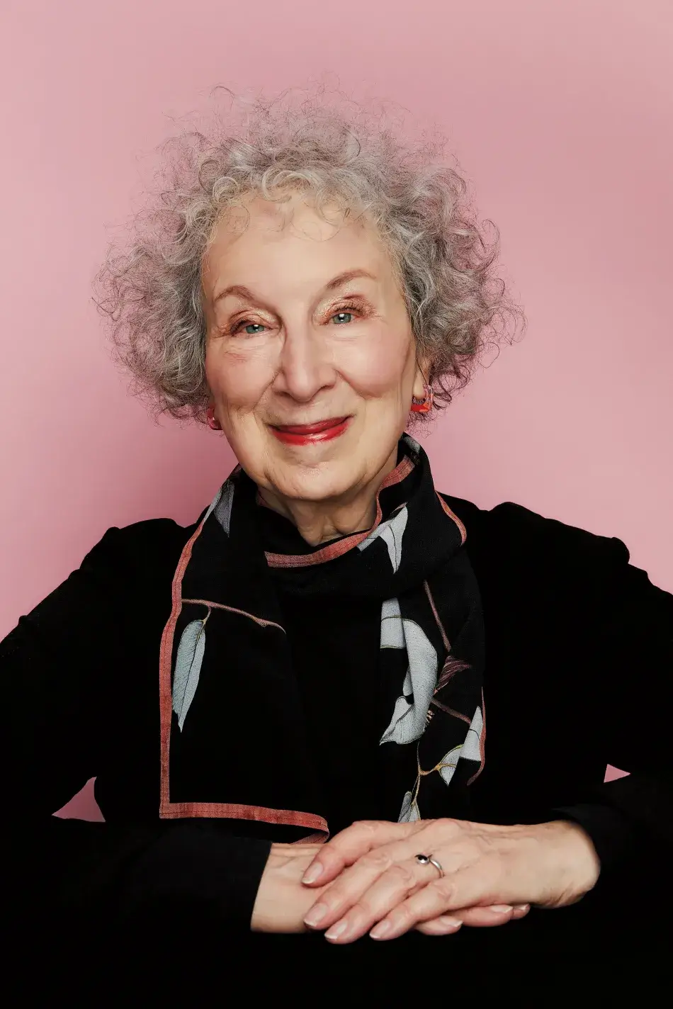 Luis Mora Margaret Atwood