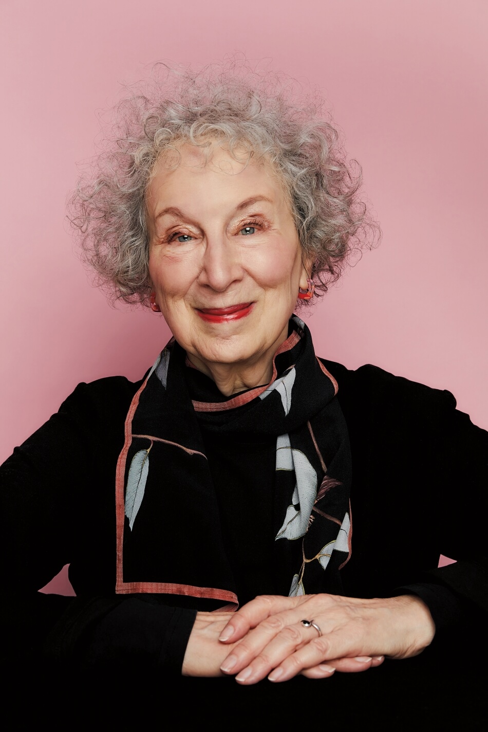 Luis Mora Margaret Atwood