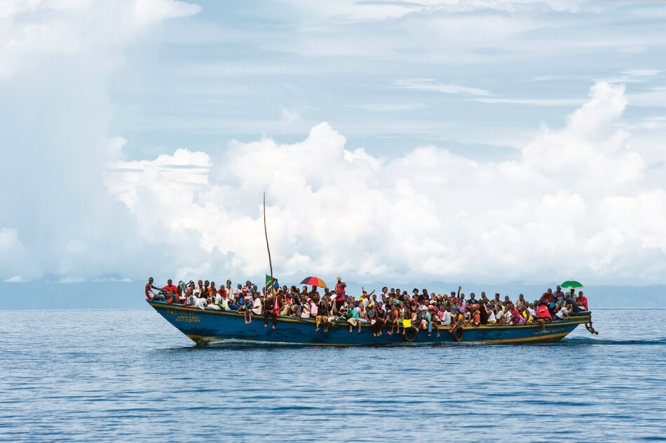 iStock.com/guenterguni global refugees
