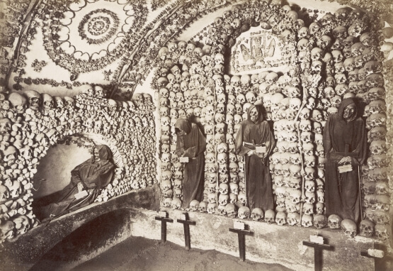 Tomb of Cappucin monks in the Roman catacombs, in a photograph from the nineteenth century.