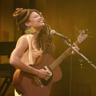 Valerie June performing "Smile"
