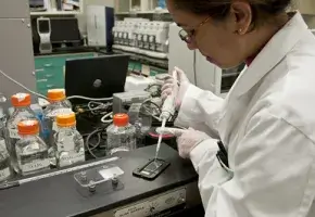 A scientist is conducting toxicology research for the FDA by developing a custom microarray.